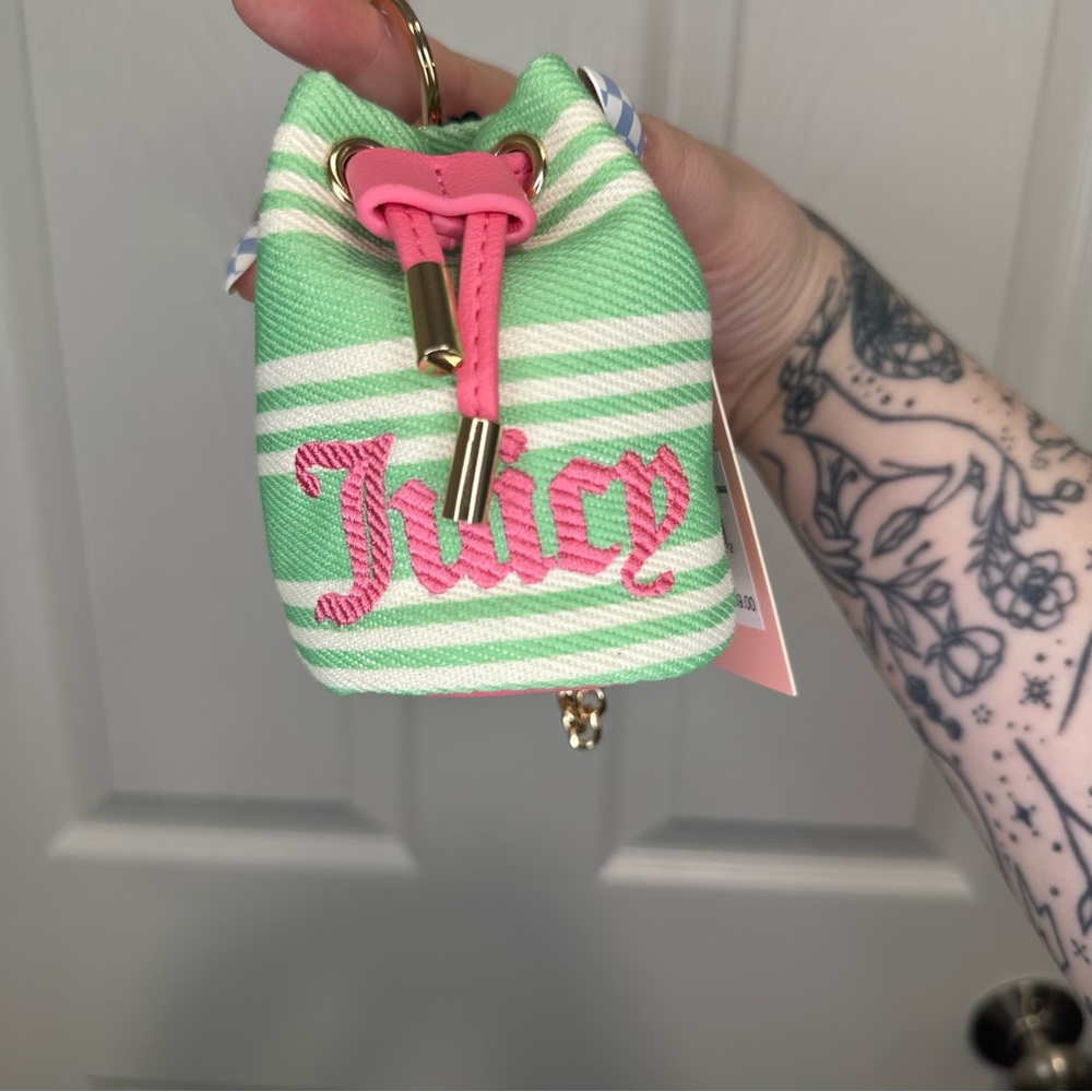 Juicy Couture Viral Pink Strawberry Heart Keychain Pouch Set - Picture 4 of 7
